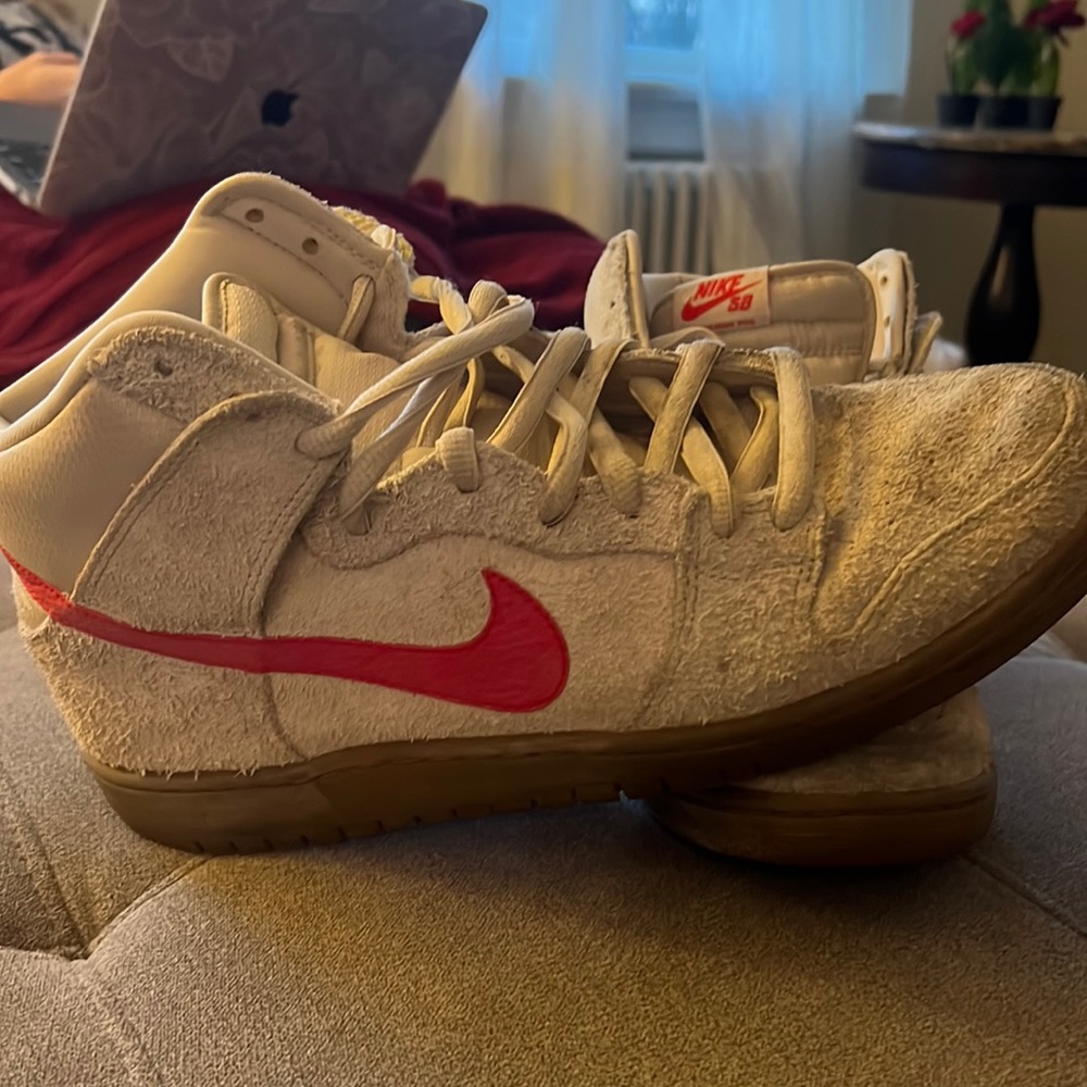 Nike SB Dunk High Pro’s. Lightly worn and in great condition.